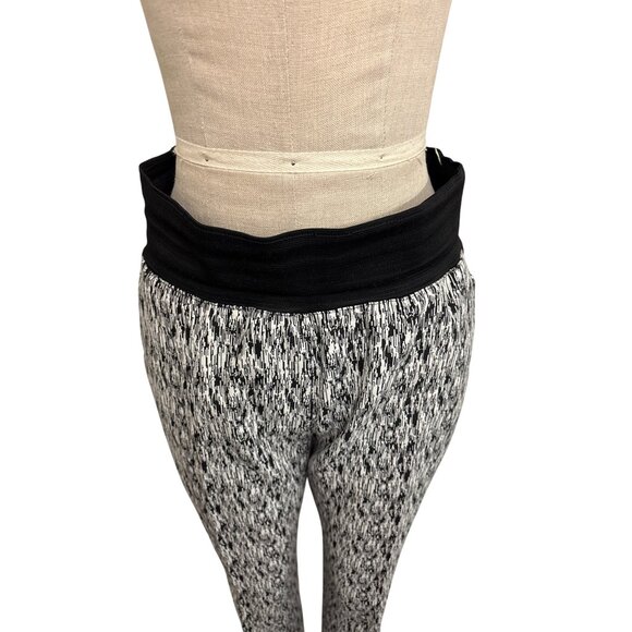 Soft Knit High-Waisted Womens Pants With Abstract Black & White Design & Black S - Picture 3 of 11